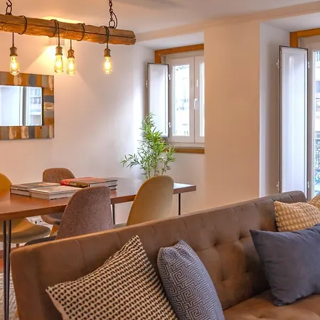 Superb Overlooking Graca In Lissabon
