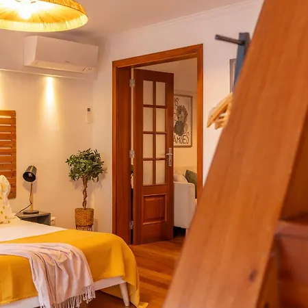 Superb Overlooking Graca In Lissabon