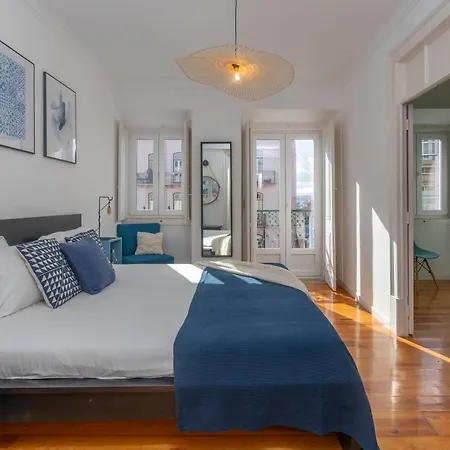 Apartment Superb Overlooking Graca In Lissabon