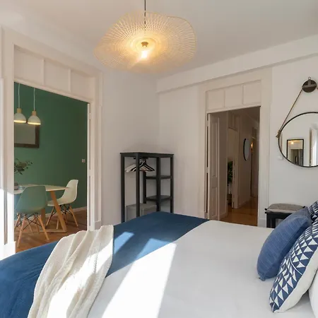 Apartment Superb Overlooking Graca In Lisbon