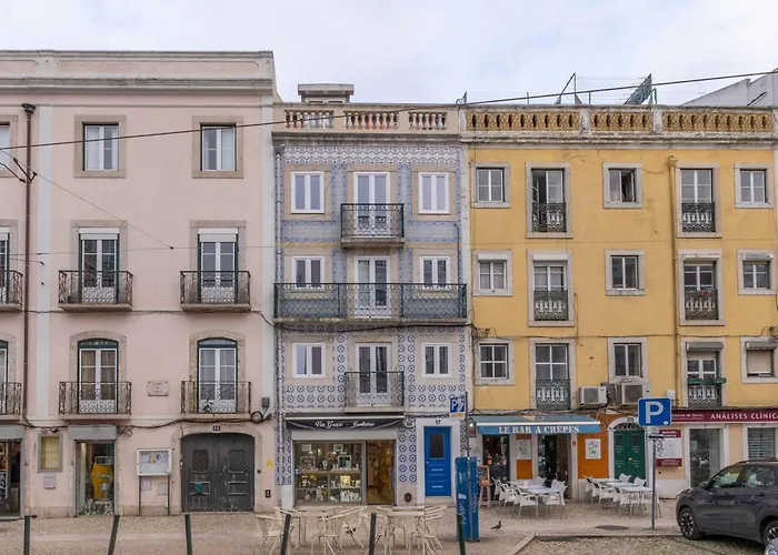 Διαμέρισμα Superb Overlooking Graca In